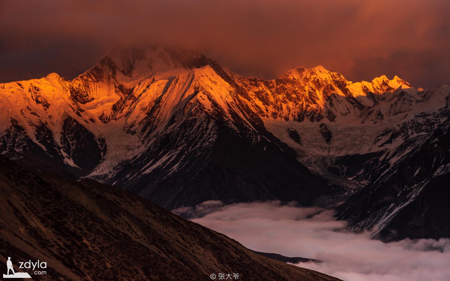 Look Sunset of Gongga Mountain Form Yulongxi Pass
