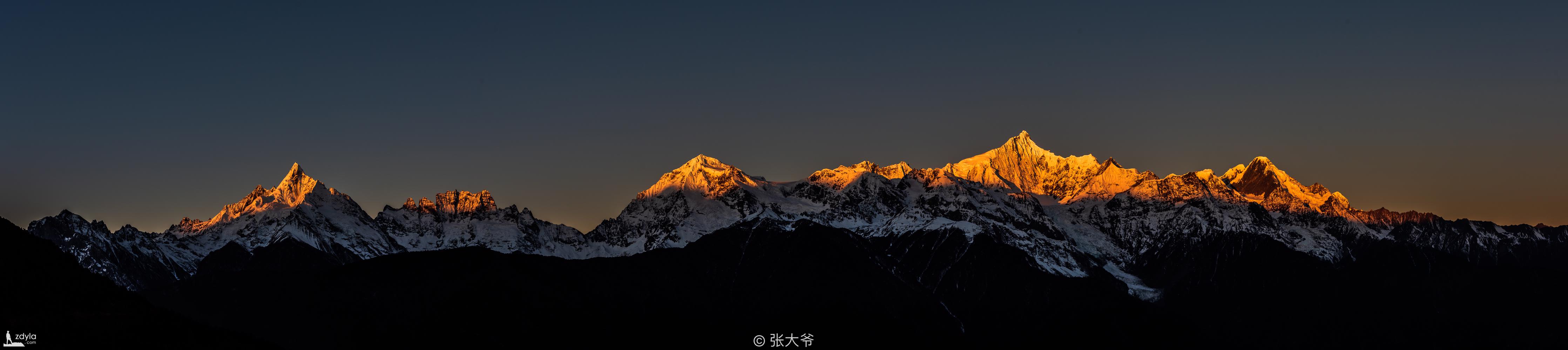 梅里雪山 · 日照金山全景
